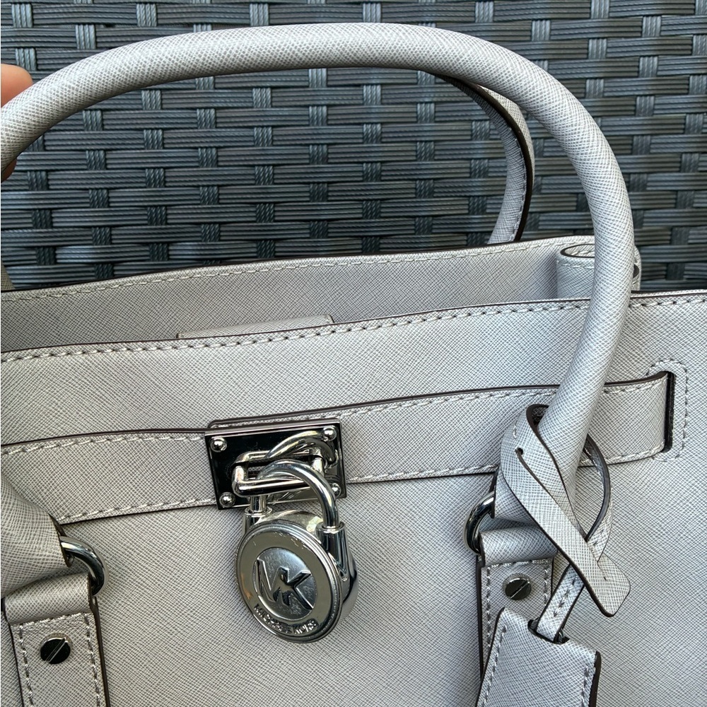 Michael Kors Bag,Michael Kors Light Gray Shoulder Bag. - Picture 9 of 16